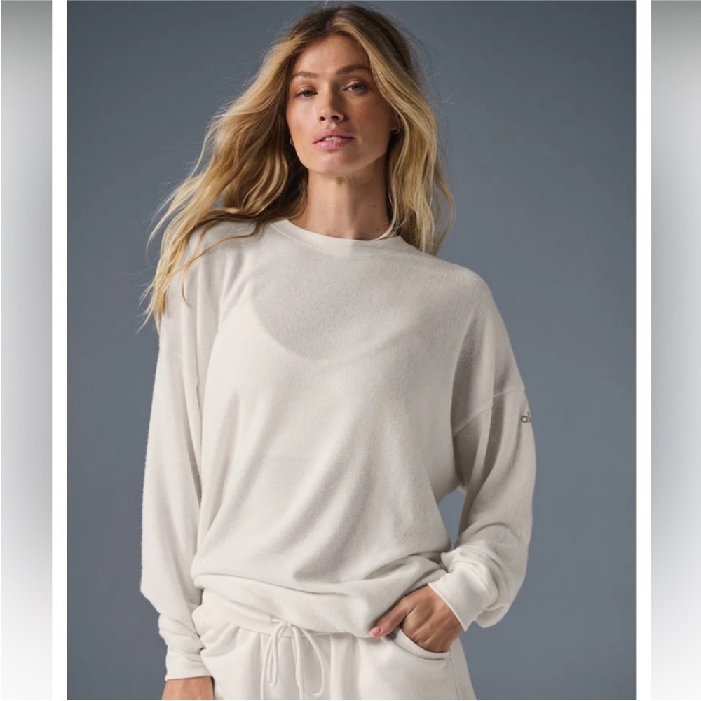 ALO Yoga Soho Pullover Sweater - cream